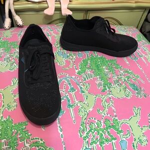 Vessi Adult Weekend shoes size M9/W10